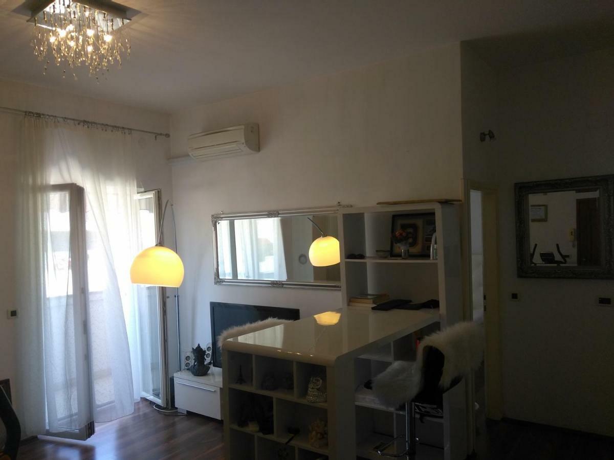 B6 Apartment *
